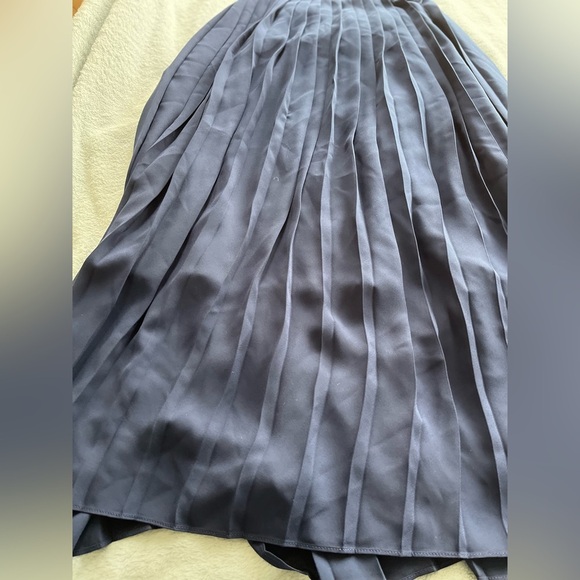 Uniqlo blue pleated midi skirt - Picture 2 of 9